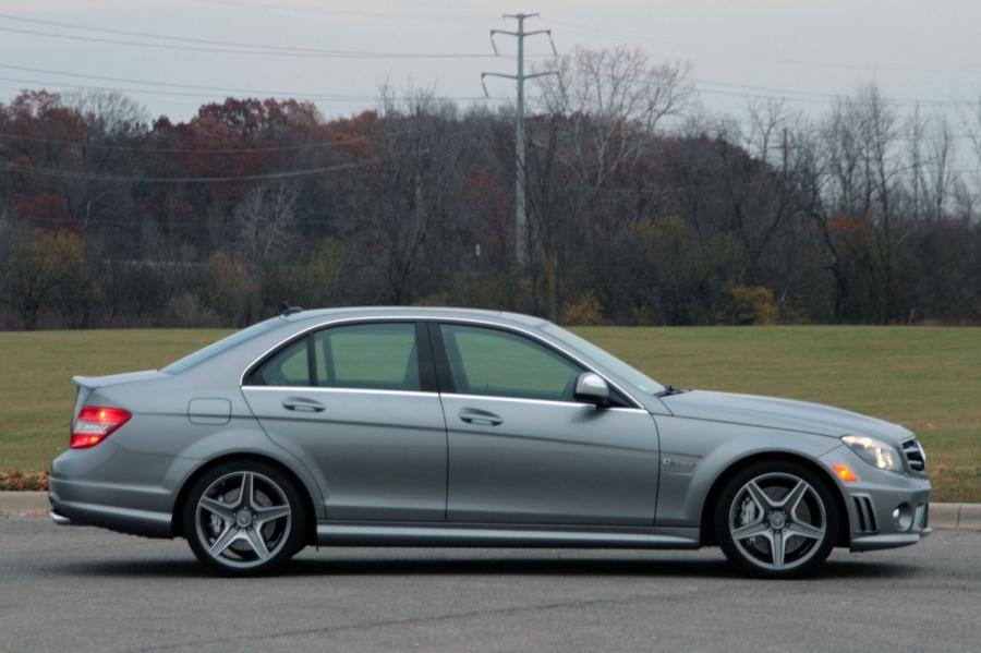  Mercedes-Benz C63 AMG 2009 года  (фото 5 из 32)